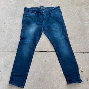 AMERICAN EAGLE SKINNY JEAN WITH STRETCH